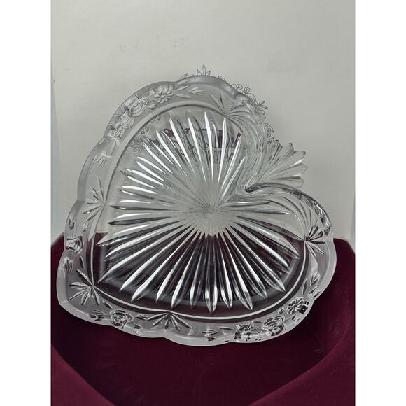 Oneida, Southern Gardens Heart-Shaped Tray, Cut Lead Crystal, NIB, Beautiful! - Picture 3 of 5